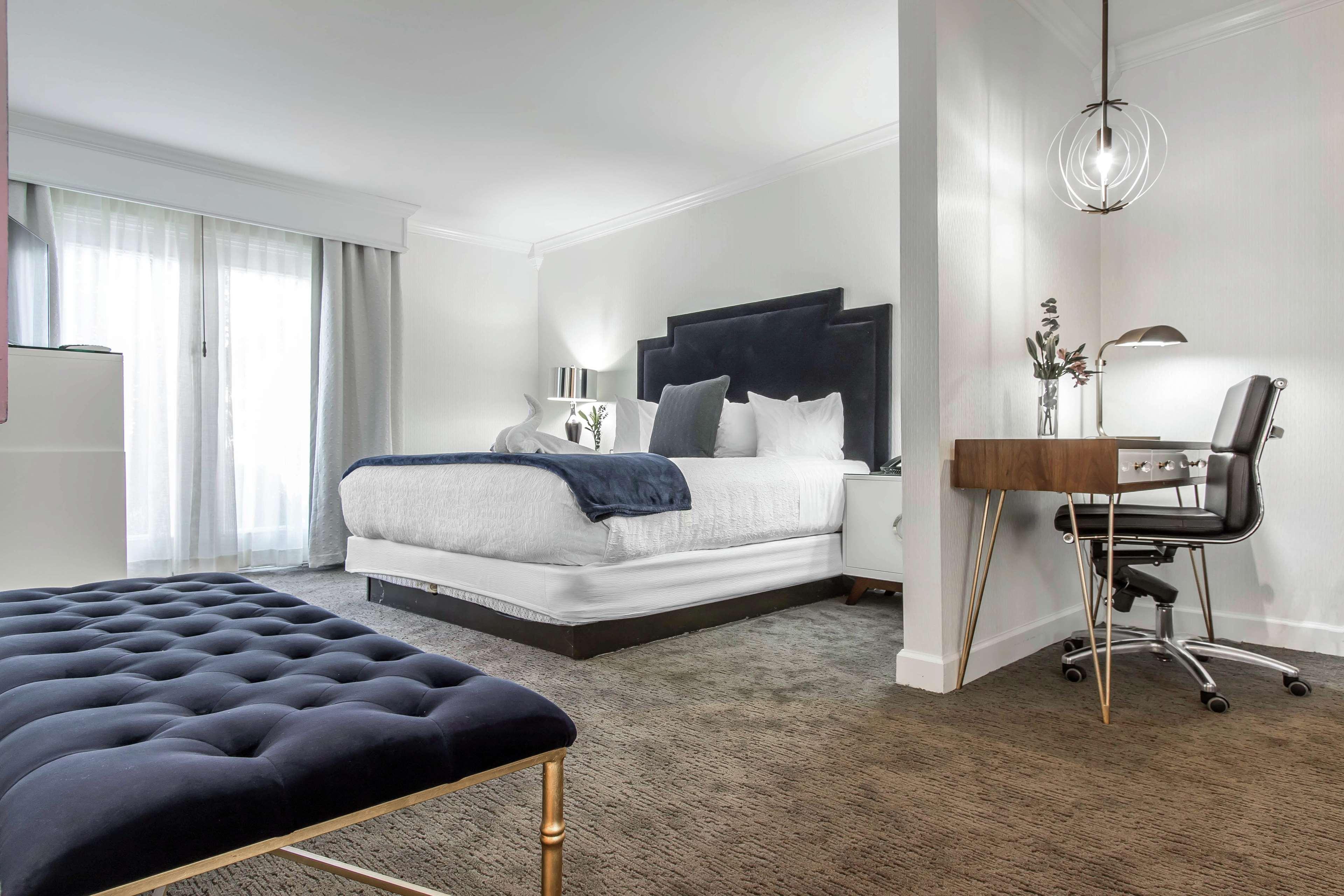 The Burgundy Hotel, Tapestry Collection By Hilton Little Rock Bagian luar foto