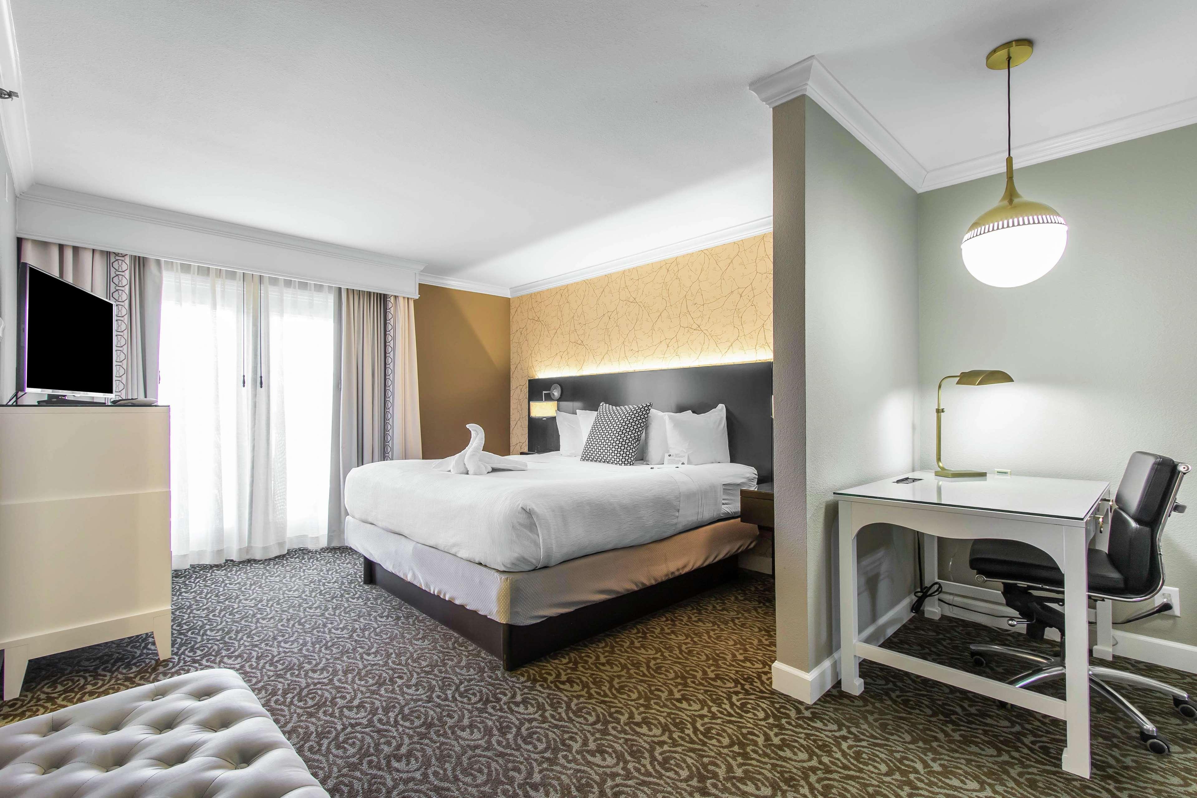 The Burgundy Hotel, Tapestry Collection By Hilton Little Rock Bagian luar foto