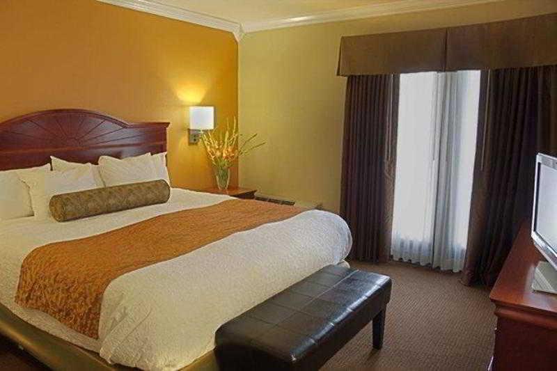 The Burgundy Hotel, Tapestry Collection By Hilton Little Rock Bagian luar foto